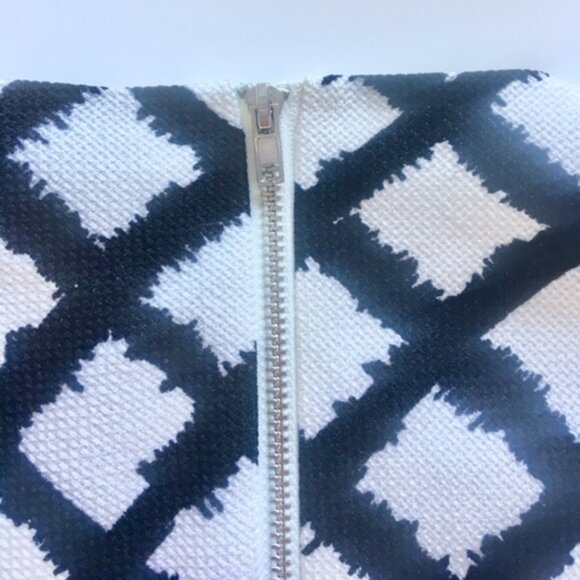 Blaque Label crop top in black and white pattern with zipper back in size xs - Picture 7 of 9